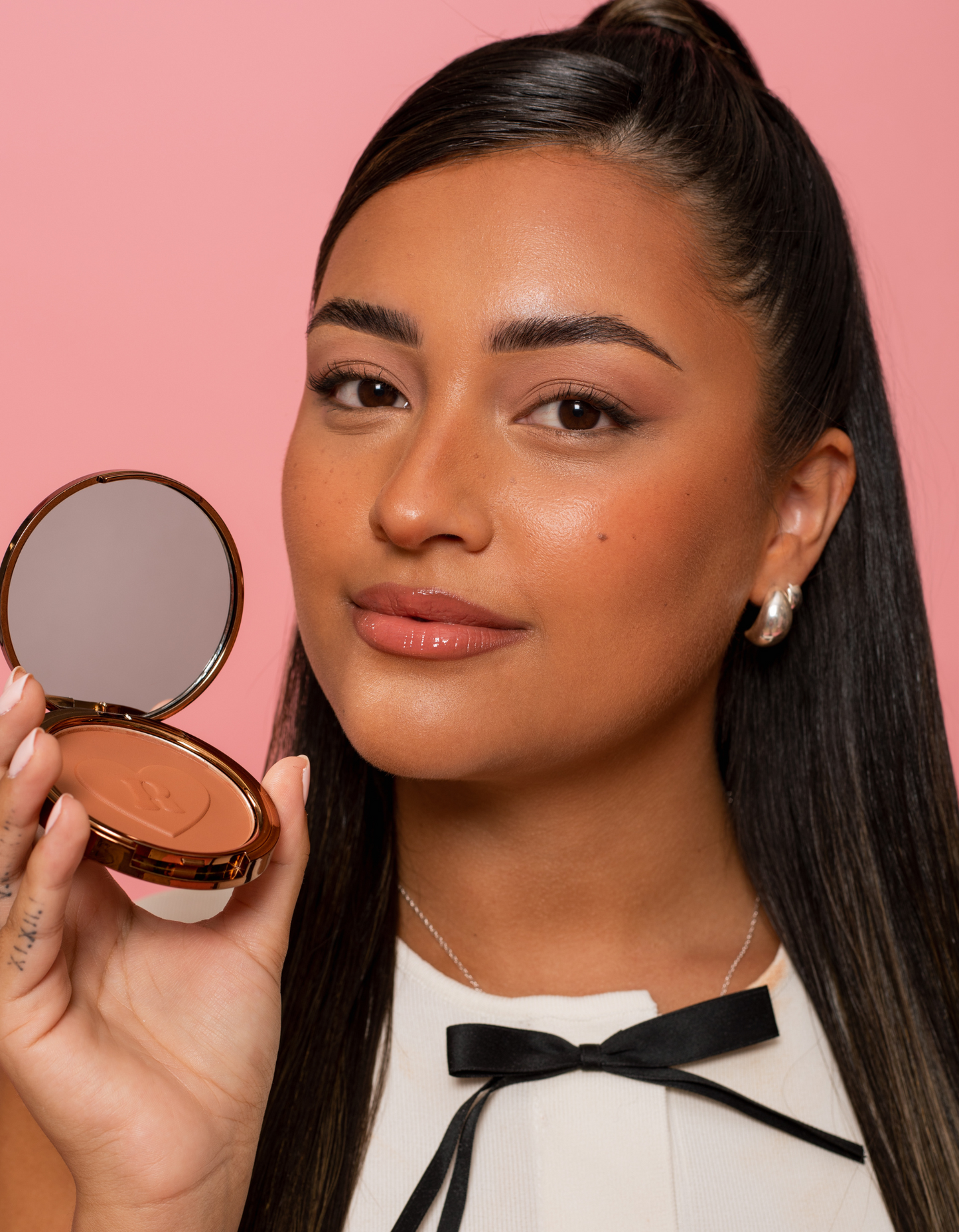 Poudre bronzante pour le visage