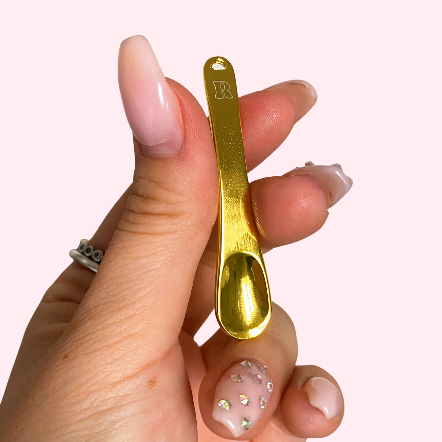 Cuillère d'or pour le soin des lèvres